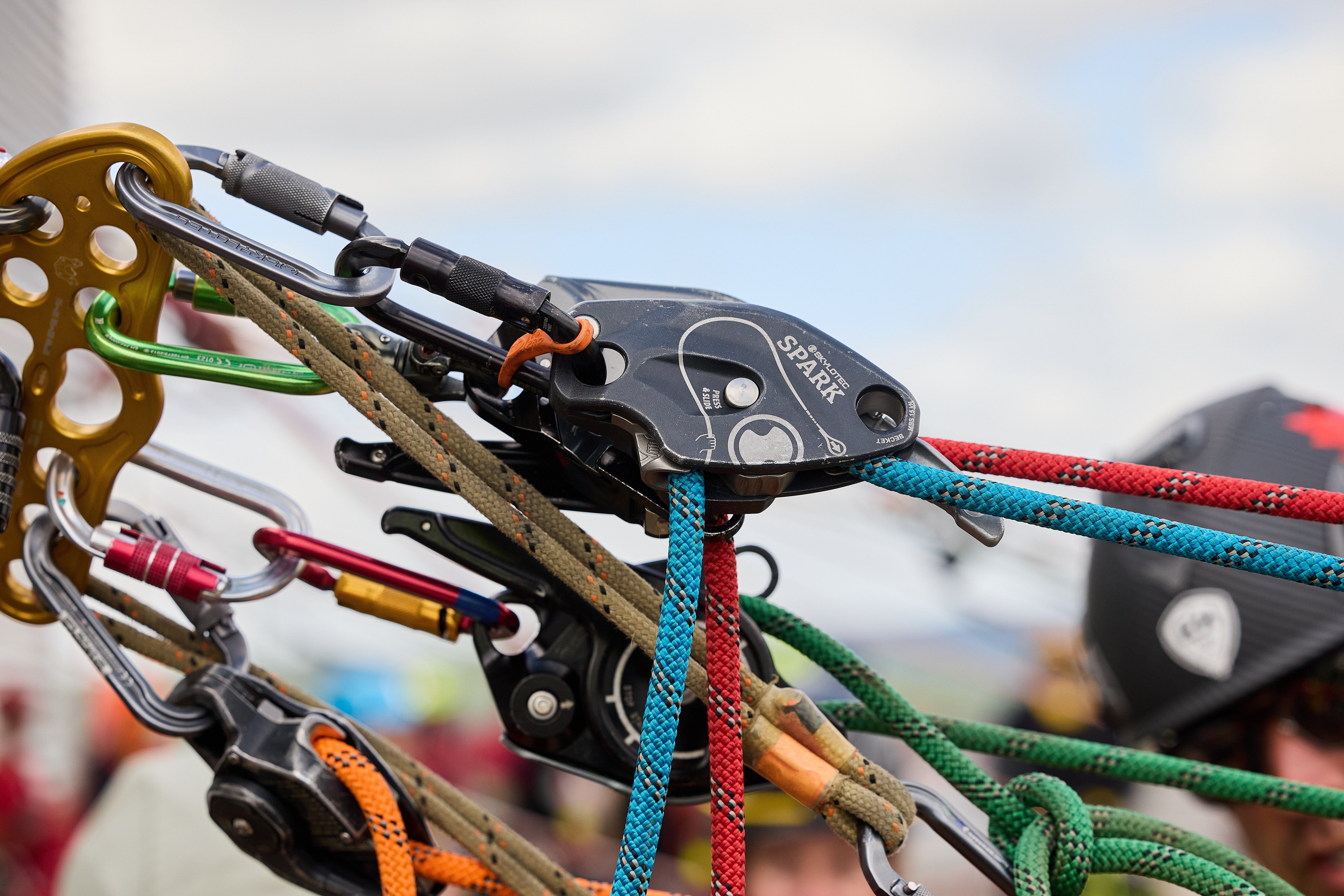 Kletterausrüstung, Karabiner, Seil, Riemen, Hardware